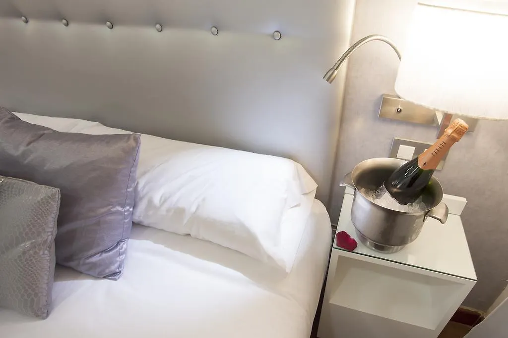 Barcelona Rooms Triple With Private Bathroom In Gothic 招待所