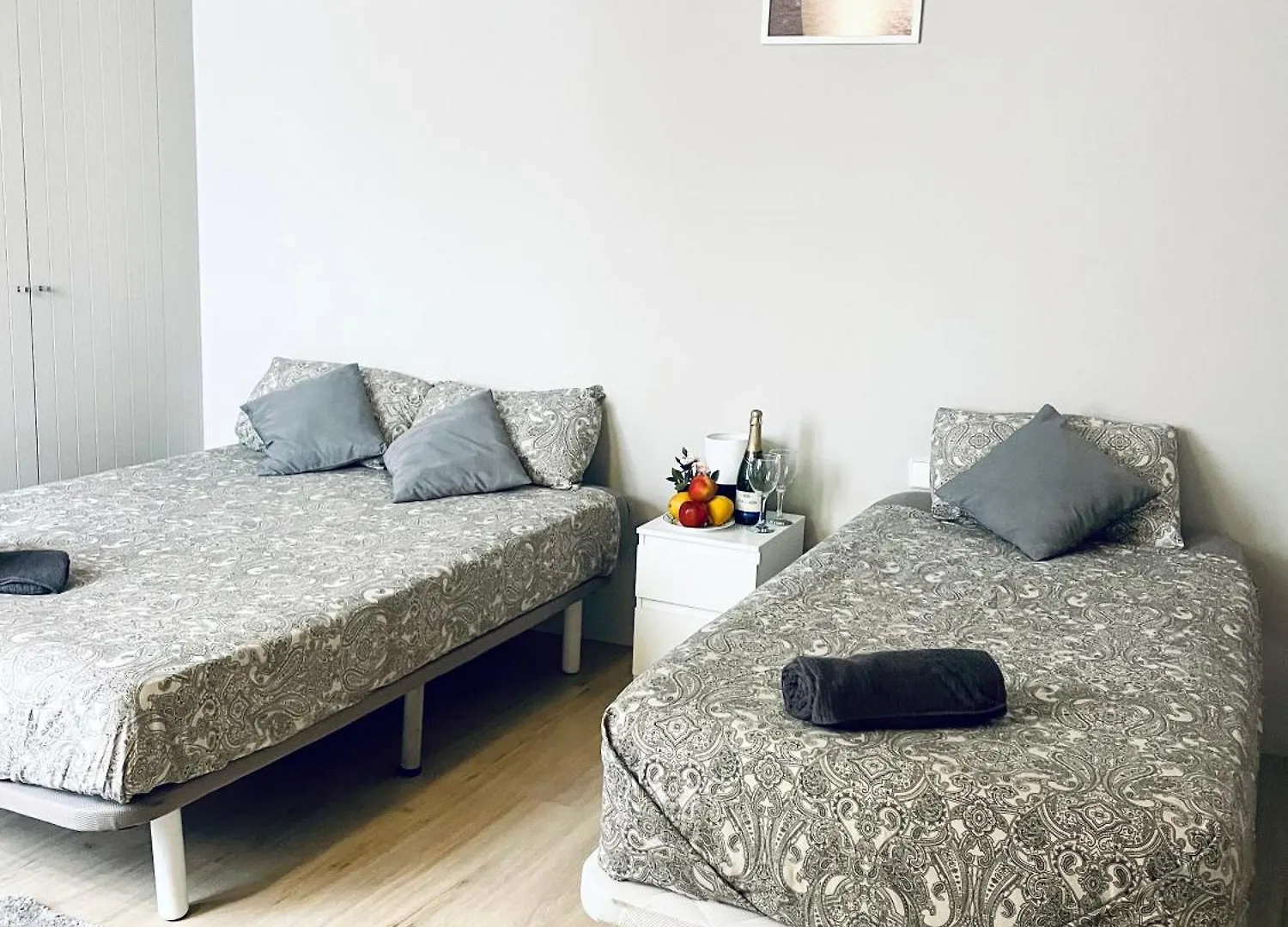 Barcelona Rooms Triple With Private Bathroom In Gothic 招待所