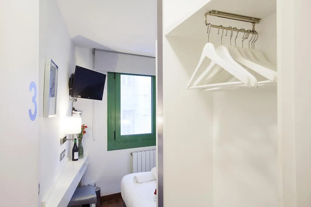 Barcelona Rooms Triple With Private Bathroom In Gothic ゲストハウス