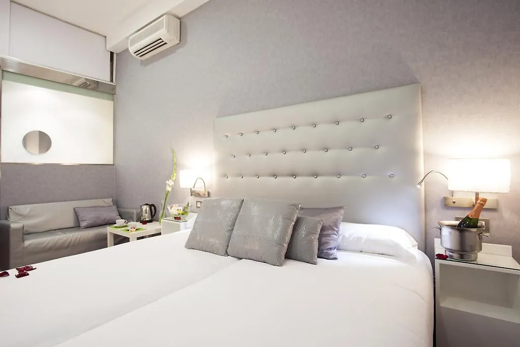 ** ゲストハウス Barcelona Rooms Triple With Private Bathroom In Gothic スペイン