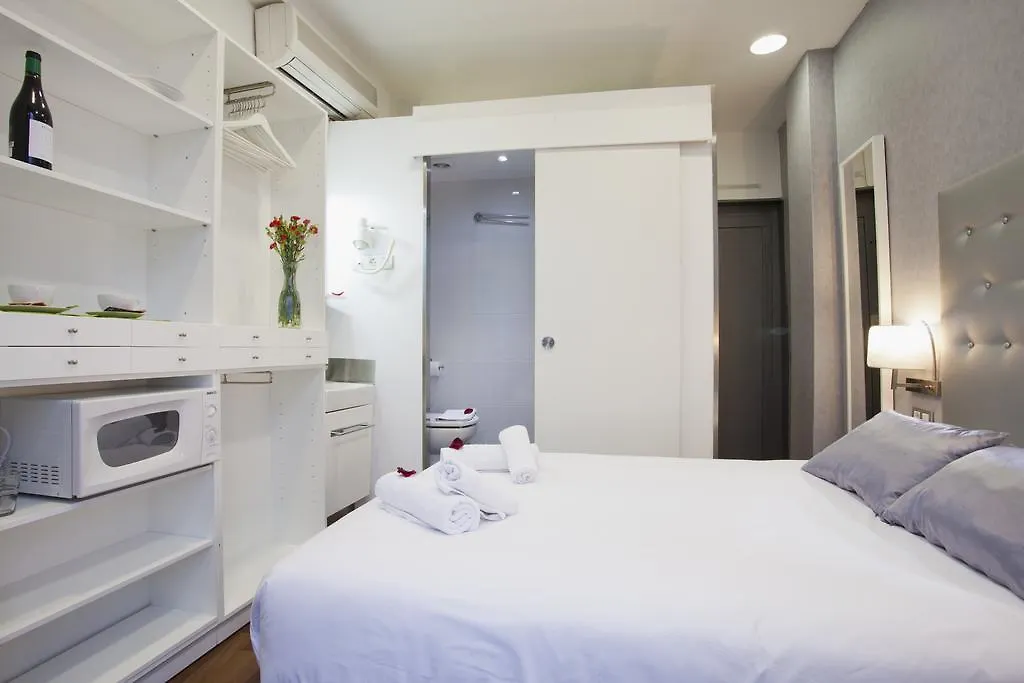 Barcelona Rooms Triple With Private Bathroom In Gothic ゲストハウス