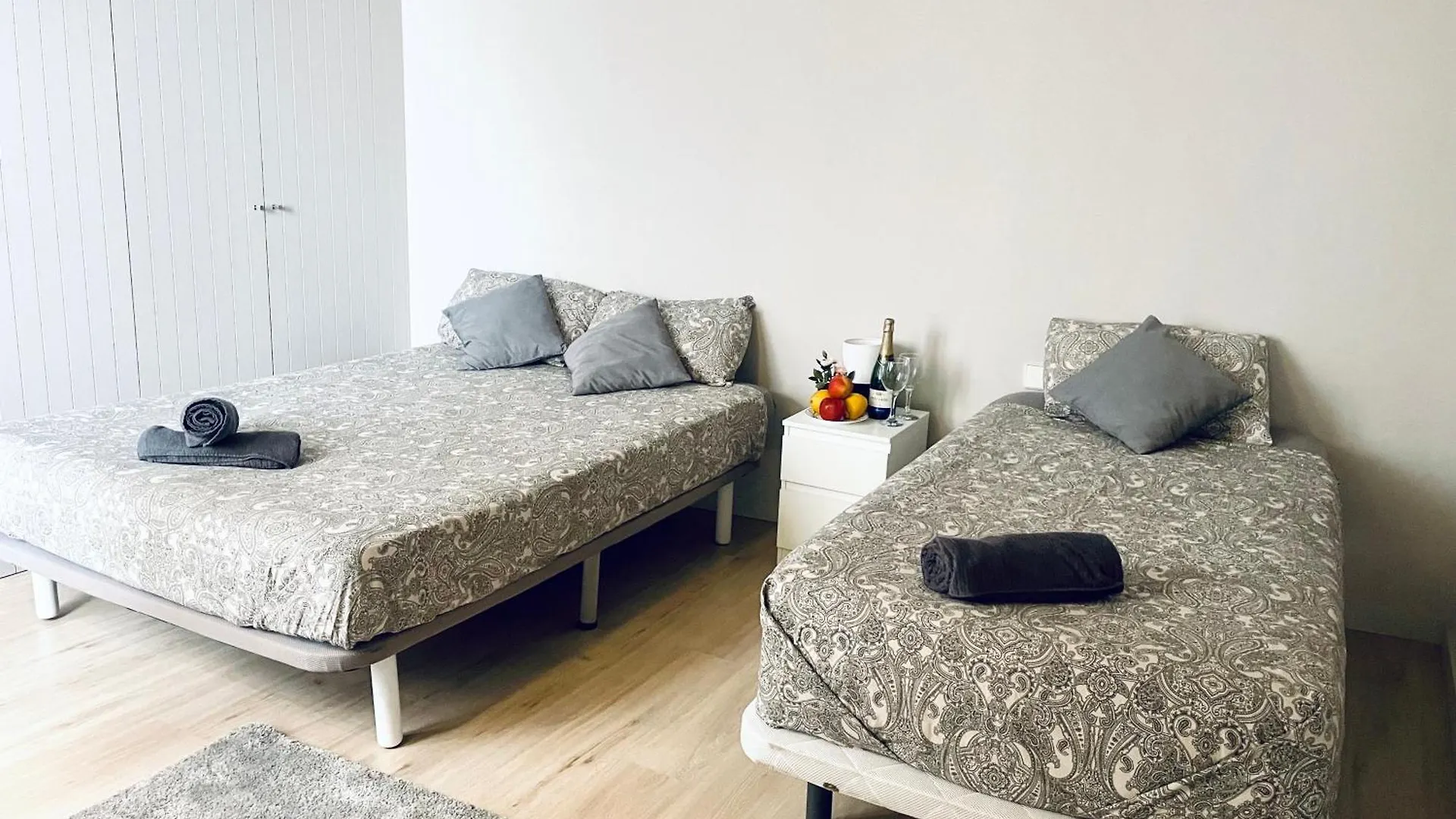 ゲストハウス Barcelona Rooms Triple With Private Bathroom In Gothic