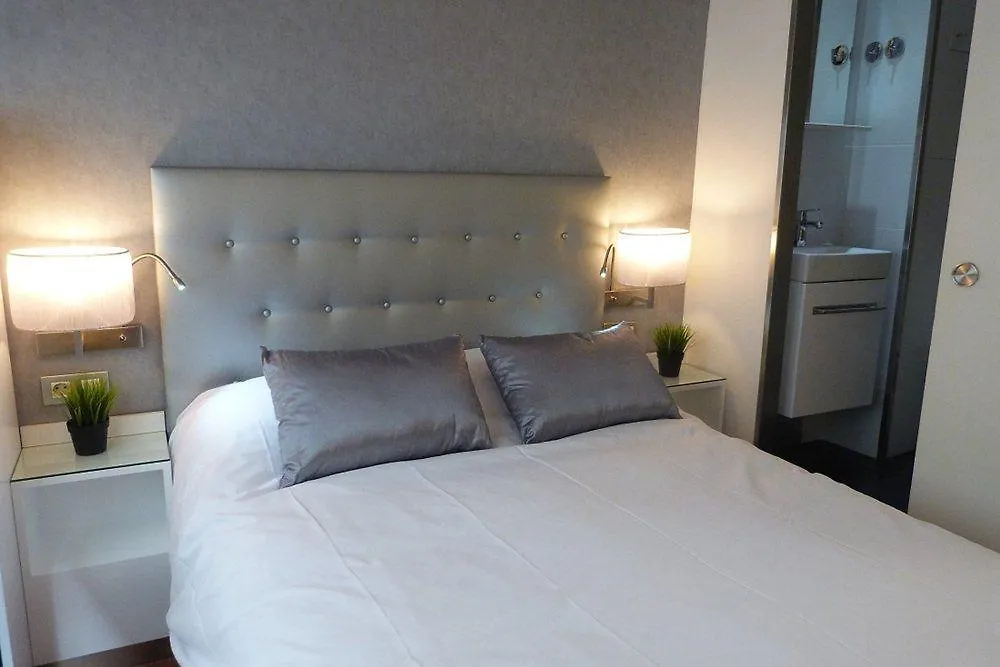 Barcelona Rooms Triple With Private Bathroom In Gothic ゲストハウス