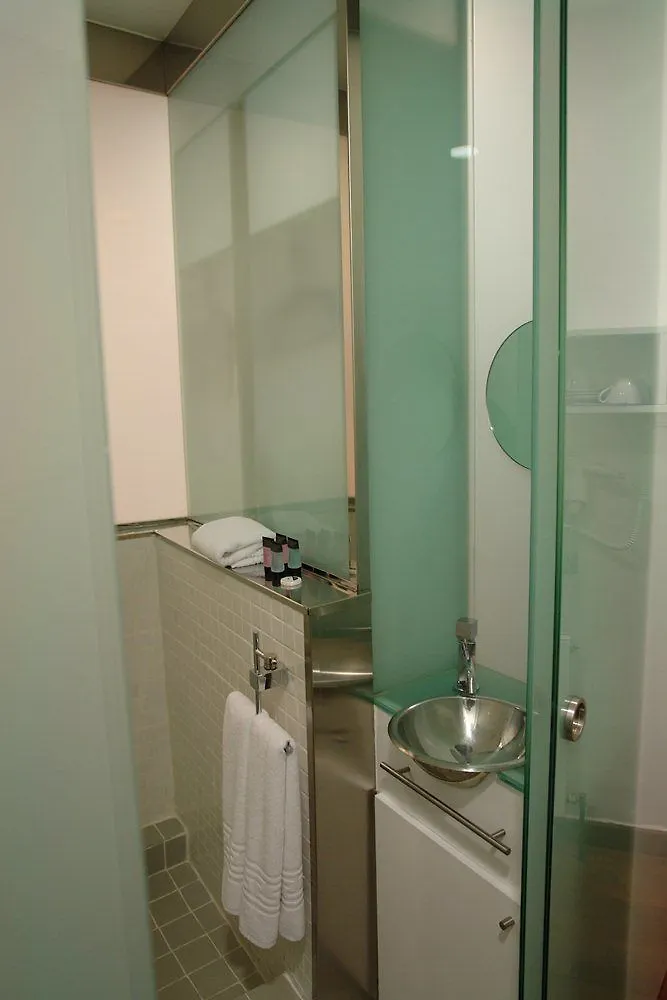 ** ゲストハウス Barcelona Rooms Triple With Private Bathroom In Gothic スペイン